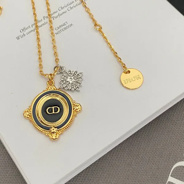 【DIOR】ネックレス、新しいネックレス万能シンプルファッションオーナメント 【DIOR】ネックレス、新しいネックレス万能シンプルファッションオーナメント