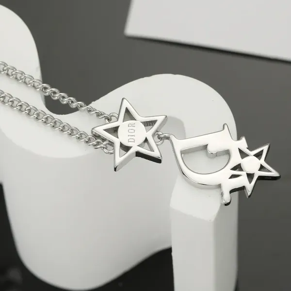 【DIOR】ネックレス、新しいネックレス万能シンプルファッションオーナメント 【DIOR】ネックレス、新しいネックレス万能シンプルファッションオーナメント
