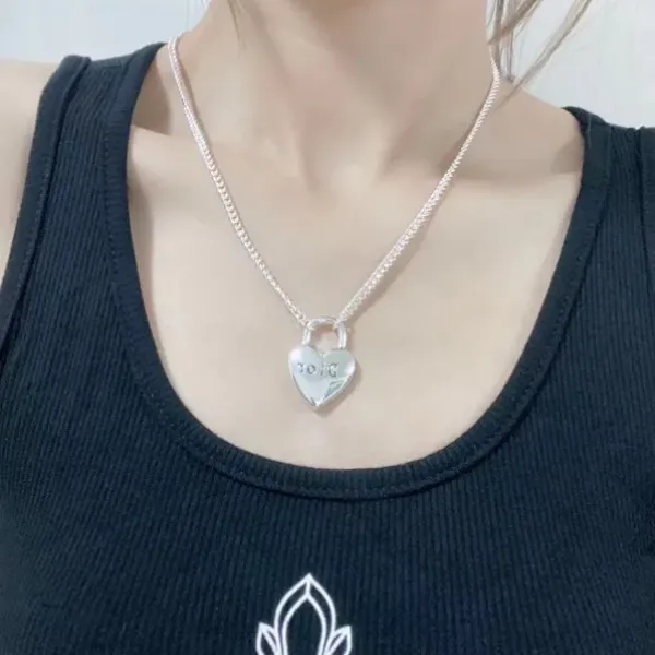 【DIOR】ネックレス、新しいネックレス万能シンプルファッションオーナメント 【DIOR】ネックレス、新しいネックレス万能シンプルファッションオーナメント