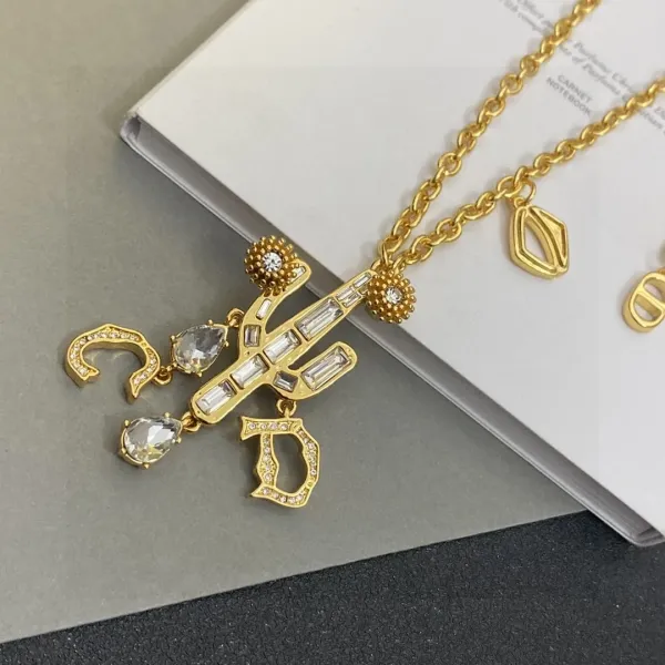 【DIOR】ネックレス、新しいネックレス万能シンプルファッションオーナメント 【DIOR】ネックレス、新しいネックレス万能シンプルファッションオーナメント