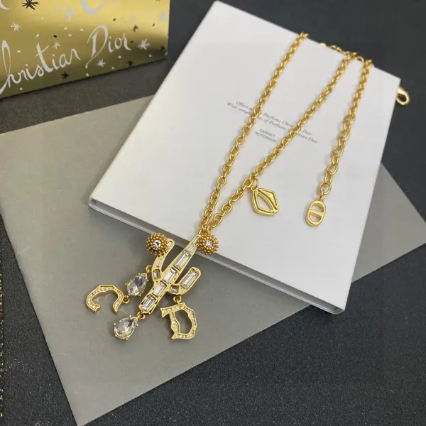 【DIOR】ネックレス、新しいネックレス万能シンプルファッションオーナメント 【DIOR】ネックレス、新しいネックレス万能シンプルファッションオーナメント