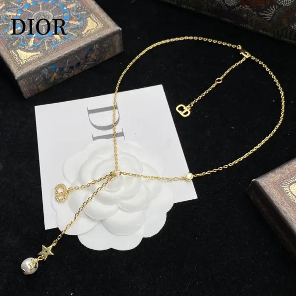 【DIOR】ネックレス、新しいネックレス万能シンプルファッションオーナメント 【DIOR】ネックレス、新しいネックレス万能シンプルファッションオーナメント