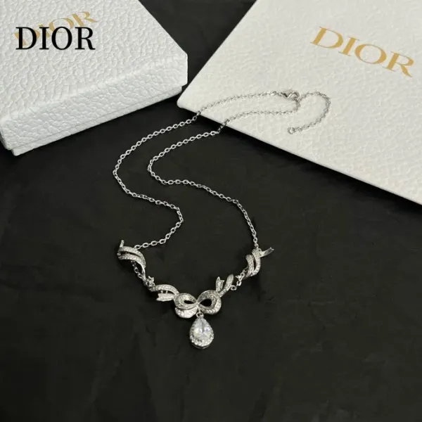 【DIOR】ネックレス、新しいネックレス万能シンプルファッションオーナメント 【DIOR】ネックレス、新しいネックレス万能シンプルファッションオーナメント