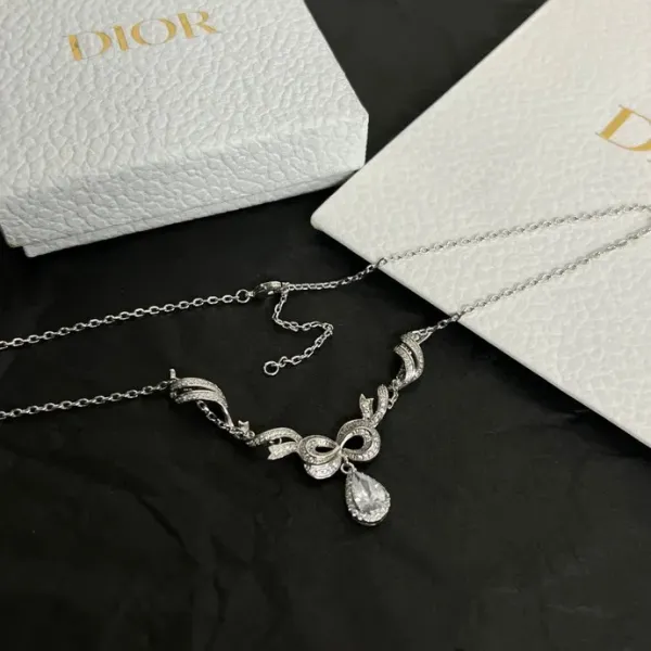 【DIOR】ネックレス、新しいネックレス万能シンプルファッションオーナメント 【DIOR】ネックレス、新しいネックレス万能シンプルファッションオーナメント