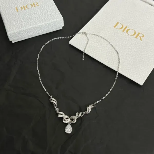 【DIOR】ネックレス、新しいネックレス万能シンプルファッションオーナメント 【DIOR】ネックレス、新しいネックレス万能シンプルファッションオーナメント