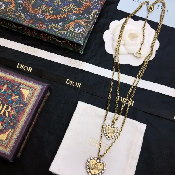 【DIOR】ネックレス、新しいネックレス万能シンプルファッションオーナメント 【DIOR】ネックレス、新しいネックレス万能シンプルファッションオーナメント