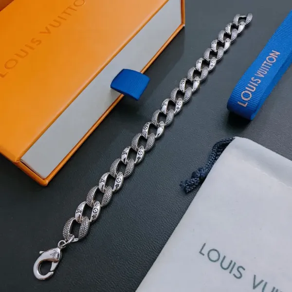 LV LOUIS VUITTON(ルイヴィトン)チェーンブレスレット 250301 LV LOUIS VUITTON(ルイヴィトン)チェーンブレスレット 250301