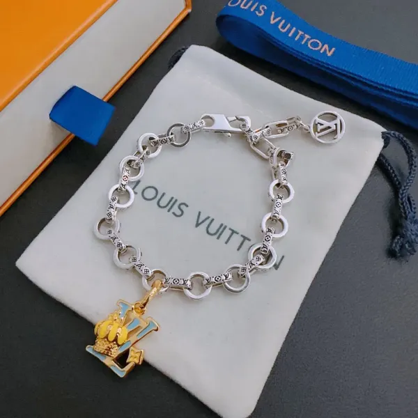 LV  LOUIS VUITTON（ルイヴィトン）チェーンブレスレット  250301