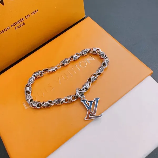 LV  LOUIS VUITTON（ルイヴィトン）チェーンブレスレット  250301