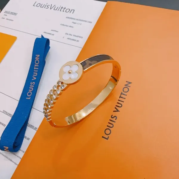 LV【LOUIS VUITTON】ブレスレット、ファッションシンプルなスタイル 241015 LV【LOUIS VUITTON】ブレスレット、ファッションシンプルなスタイル 241015
