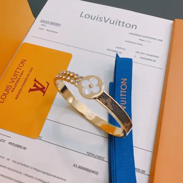 LV【LOUIS VUITTON】ブレスレット、ファッションシンプルなスタイル 241015 LV【LOUIS VUITTON】ブレスレット、ファッションシンプルなスタイル 241015