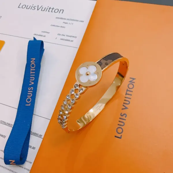 LV【LOUIS VUITTON】ブレスレット、ファッションシンプルなスタイル 241015 LV【LOUIS VUITTON】ブレスレット、ファッションシンプルなスタイル 241015
