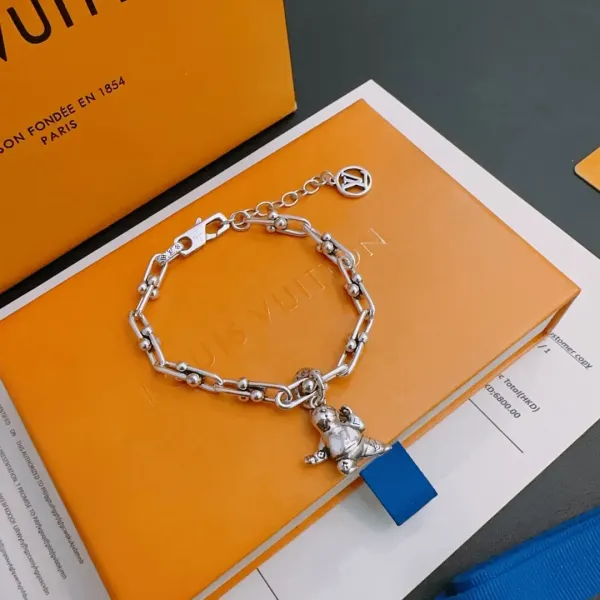 【LOUIS VUITTON】ブレスレット、ファッションシンプルなスタイル240813 【LOUIS VUITTON】ブレスレット、ファッションシンプルなスタイル240813