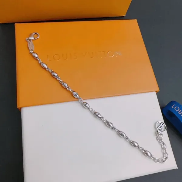 【 LOUIS VUITTON】ブレスレット、ファッションシンプルなスタイル 2472 【 LOUIS VUITTON】ブレスレット、ファッションシンプルなスタイル 2472