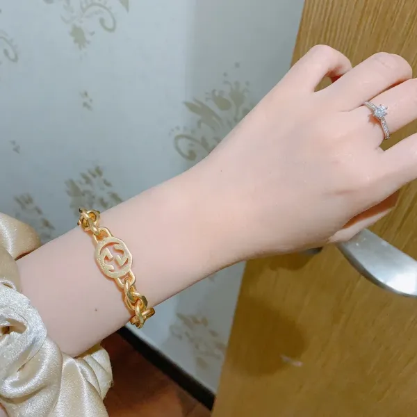 【 GUCCI 】ブレスレット、ファッションシンプルなスタイル 【 GUCCI 】ブレスレット、ファッションシンプルなスタイル