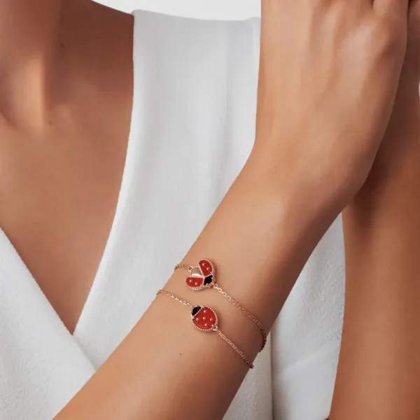【Vancleef & Arpels】 ラッキー スプリング ブレスレット、クローズドウィング レディバグ