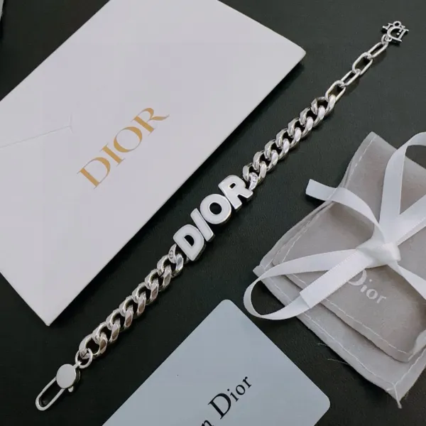 【DIOR】ブレスレット、ファッションシンプルなスタイル 250301 【DIOR】ブレスレット、ファッションシンプルなスタイル 250301