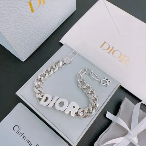 【DIOR】ブレスレット、ファッションシンプルなスタイル 250301 【DIOR】ブレスレット、ファッションシンプルなスタイル 250301