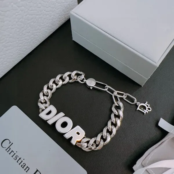 【DIOR】ブレスレット、ファッションシンプルなスタイル 250301 【DIOR】ブレスレット、ファッションシンプルなスタイル 250301