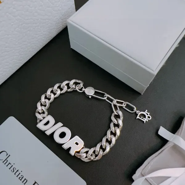 【DIOR】ブレスレット、ファッションシンプルなスタイル 250301 【DIOR】ブレスレット、ファッションシンプルなスタイル 250301