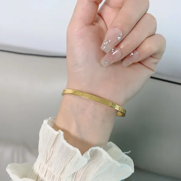 【DIOR】ブレスレット、ファッションシンプルなスタイル 250301 【DIOR】ブレスレット、ファッションシンプルなスタイル 250301