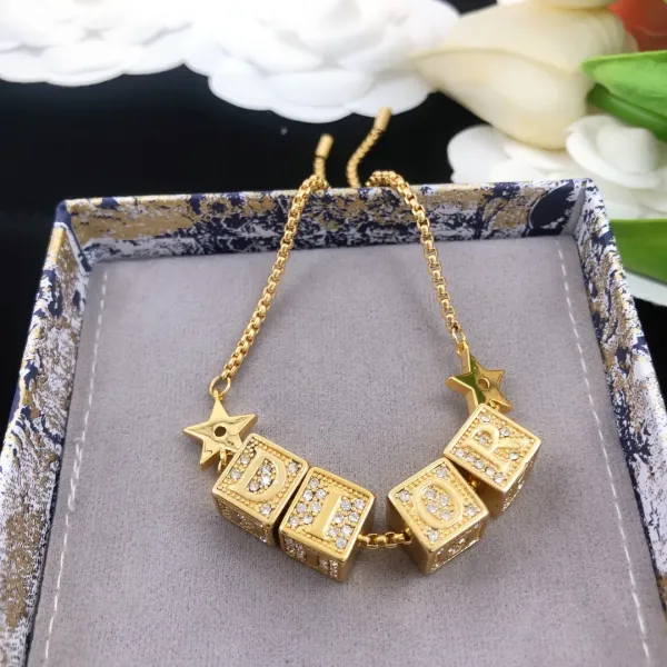 【DIOR】ブレスレット、ファッションシンプルなスタイル 250301 【DIOR】ブレスレット、ファッションシンプルなスタイル 250301