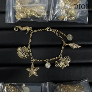 【DIOR】ブレスレット、ファッションシンプルなスタイル 250301 【DIOR】ブレスレット、ファッションシンプルなスタイル 250301