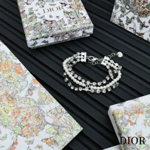 【DIOR】ブレスレット、ファッションシンプルなスタイル 241015 【DIOR】ブレスレット、ファッションシンプルなスタイル 241015