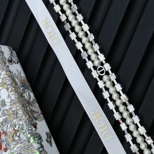 【DIOR】ブレスレット、ファッションシンプルなスタイル 241015 【DIOR】ブレスレット、ファッションシンプルなスタイル 241015
