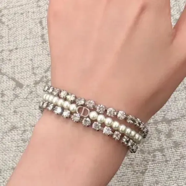【DIOR】ブレスレット、ファッションシンプルなスタイル 241015 【DIOR】ブレスレット、ファッションシンプルなスタイル 241015