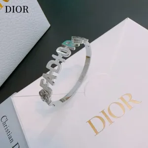 【DIOR】ブレスレット、ファッションシンプルなスタイル 241015 【DIOR】ブレスレット、ファッションシンプルなスタイル 241015