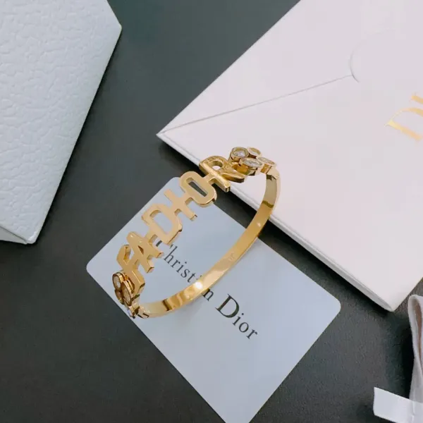 【DIOR】ブレスレット、ファッションシンプルなスタイル 241015 【DIOR】ブレスレット、ファッションシンプルなスタイル 241015
