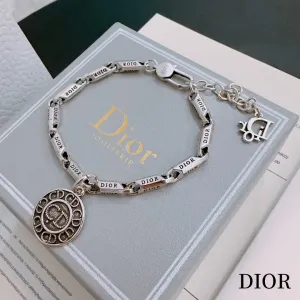 【DIOR】ブレスレット、ファッションシンプルなスタイル 241015 【DIOR】ブレスレット、ファッションシンプルなスタイル 241015