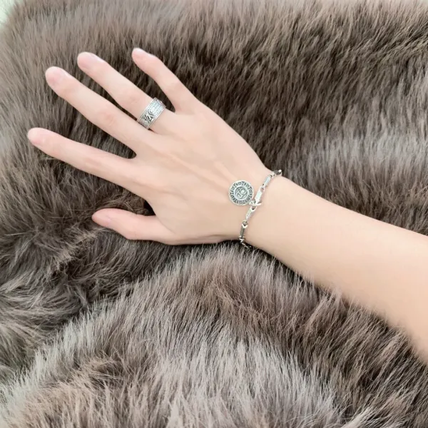 【DIOR】ブレスレット、ファッションシンプルなスタイル 241015 【DIOR】ブレスレット、ファッションシンプルなスタイル 241015