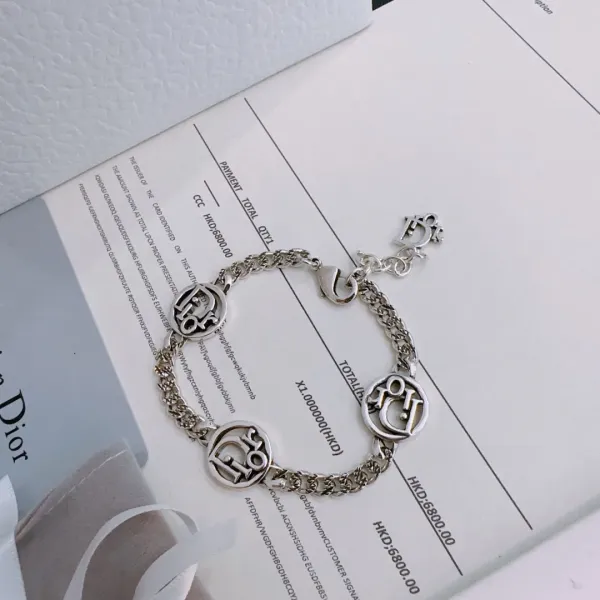 【DIOR】ブレスレット、ファッションシンプルなスタイル 241015 【DIOR】ブレスレット、ファッションシンプルなスタイル 241015
