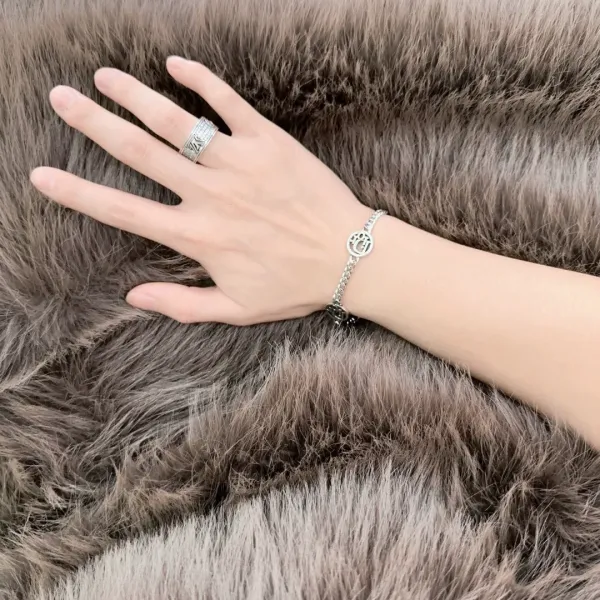 【DIOR】ブレスレット、ファッションシンプルなスタイル 241015 【DIOR】ブレスレット、ファッションシンプルなスタイル 241015