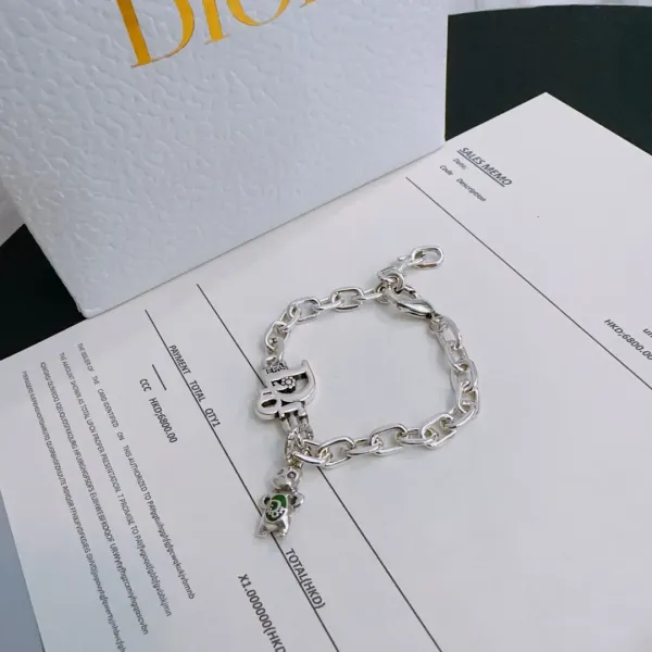 【DIOR】ブレスレット、ファッションシンプルなスタイル 240812 【DIOR】ブレスレット、ファッションシンプルなスタイル 240812