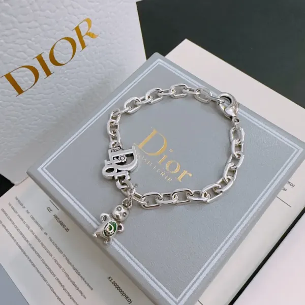 【DIOR】ブレスレット、ファッションシンプルなスタイル 240812 【DIOR】ブレスレット、ファッションシンプルなスタイル 240812