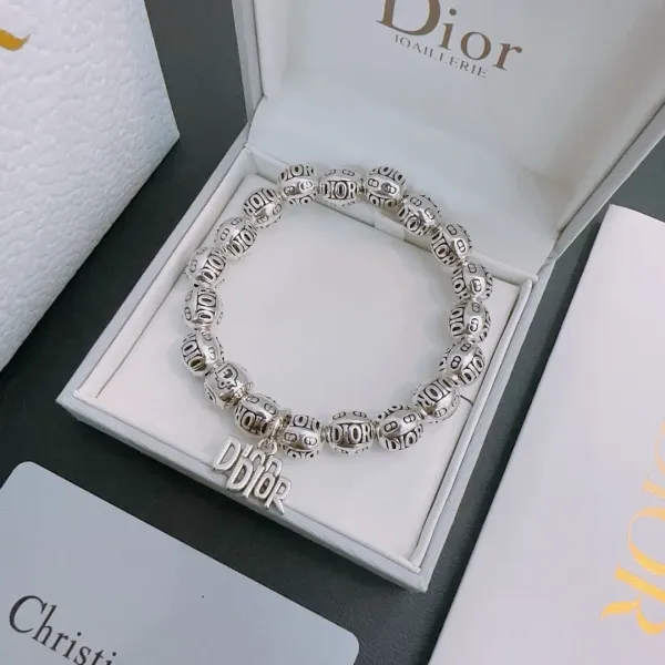 【DIOR】ブレスレット、ファッションシンプルなスタイル 240812 【DIOR】ブレスレット、ファッションシンプルなスタイル 240812