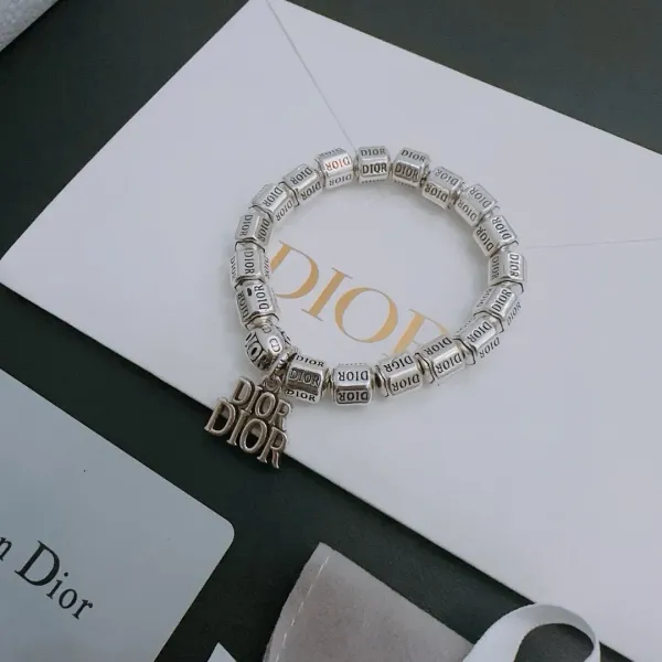 【DIOR】ブレスレット、ファッションシンプルなスタイル 240812 【DIOR】ブレスレット、ファッションシンプルなスタイル 240812
