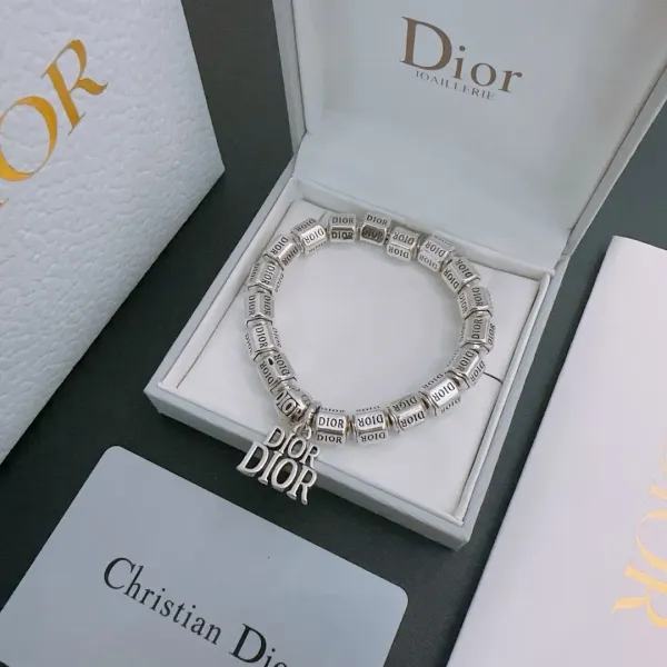 【DIOR】ブレスレット、ファッションシンプルなスタイル 240812 【DIOR】ブレスレット、ファッションシンプルなスタイル 240812