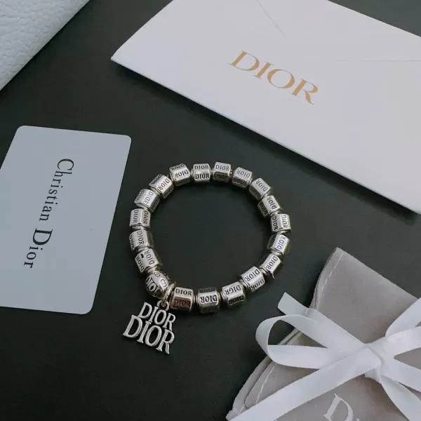 【DIOR】ブレスレット、ファッションシンプルなスタイル 240812 【DIOR】ブレスレット、ファッションシンプルなスタイル 240812