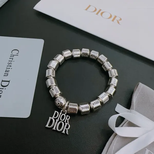 【DIOR】ブレスレット、ファッションシンプルなスタイル 240812 【DIOR】ブレスレット、ファッションシンプルなスタイル 240812