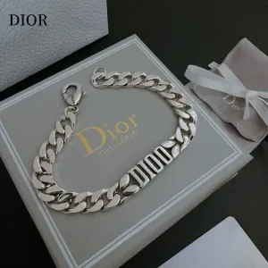 【DIOR】ブレスレット、ファッションシンプルなスタイル 240812 【DIOR】ブレスレット、ファッションシンプルなスタイル 240812