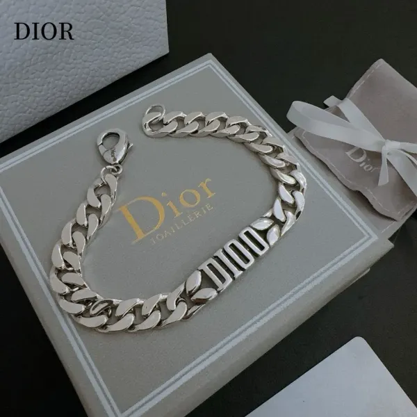 【DIOR】ブレスレット、ファッションシンプルなスタイル 240812