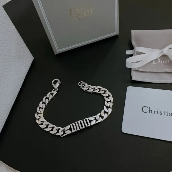 【DIOR】ブレスレット、ファッションシンプルなスタイル 240812