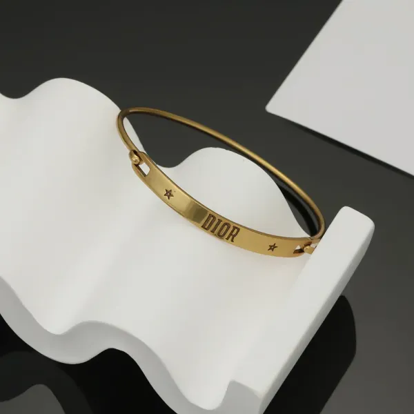 【DIOR】ブレスレット、ファッションシンプルなスタイル 【DIOR】ブレスレット、ファッションシンプルなスタイル