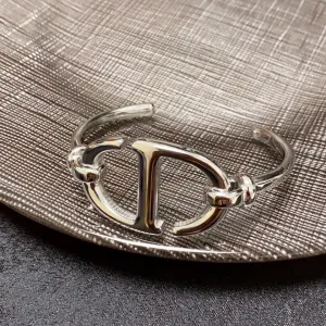 【DIOR】ブレスレット、ファッションシンプルなスタイル 【DIOR】ブレスレット、ファッションシンプルなスタイル