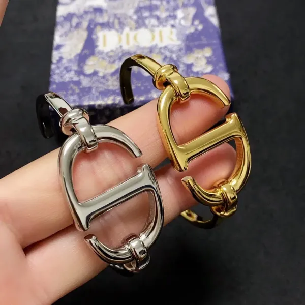 【DIOR】ブレスレット、ファッションシンプルなスタイル 【DIOR】ブレスレット、ファッションシンプルなスタイル
