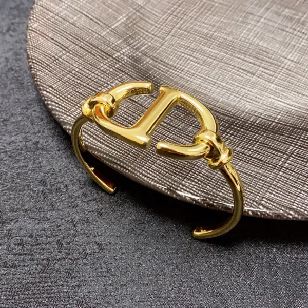 【DIOR】ブレスレット、ファッションシンプルなスタイル 【DIOR】ブレスレット、ファッションシンプルなスタイル